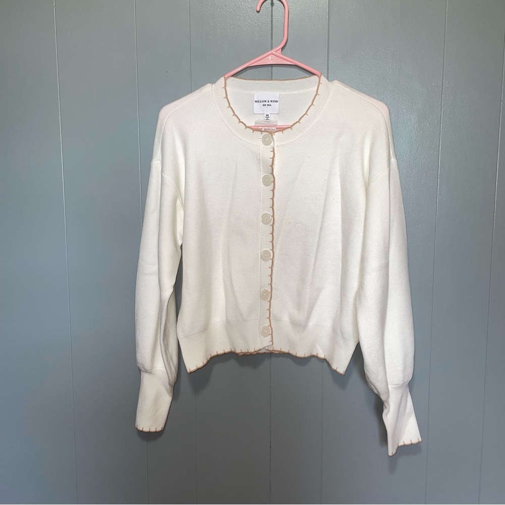 Willow & Wind White Cardigan with Tan Scallop Trim Medium NWT